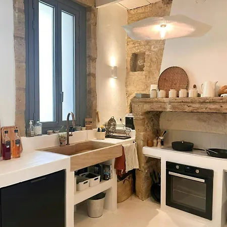 Architect's House With Pool Near Uzes 펜션 *
