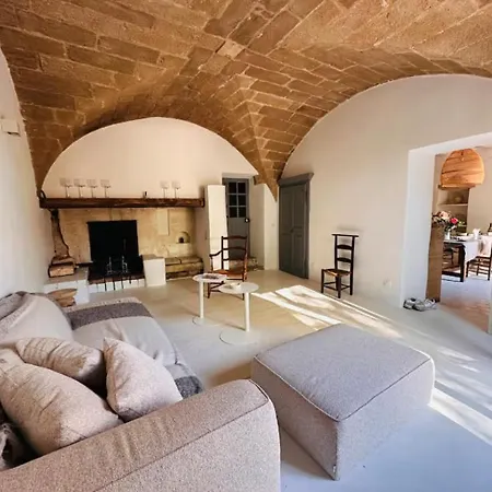 Architect's House With Pool Near Uzes Hébergement de vacances *