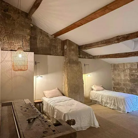 Architect's House With Pool Near Uzes Hébergement de vacances Saint-Quentin-la-Poterie