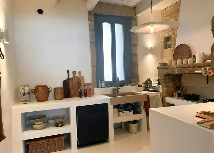 펜션 Architect's House With Pool Near Uzes 생-쿠앵탕-라-포테리